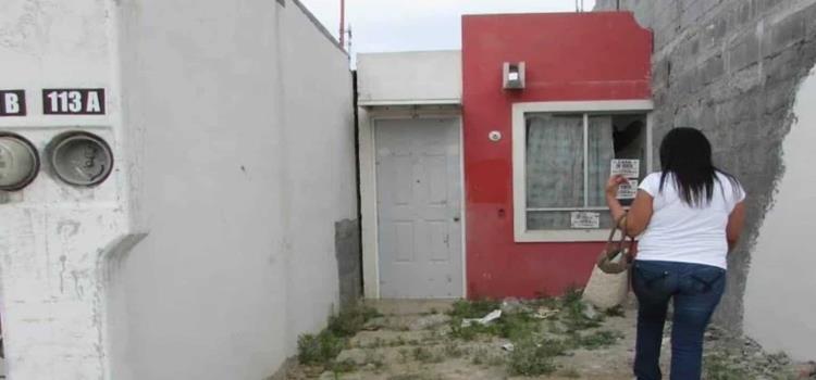 Decenas de casas están abandonadas