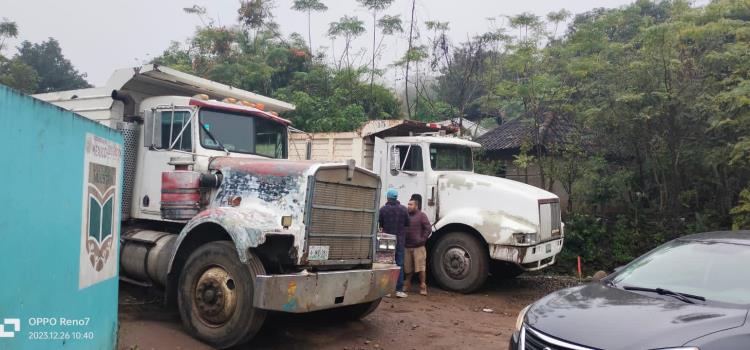 Camioneros retuvieron a personal de constructora