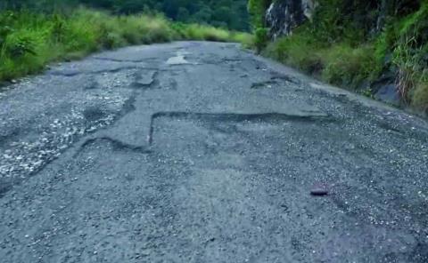 Comuneros de Tezapotla bloquearán carretera destrozada; hay molestia
