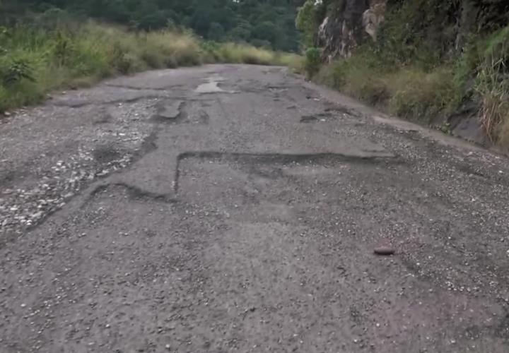 Comuneros de Tezapotla bloquearán carretera destrozada; hay molestia
