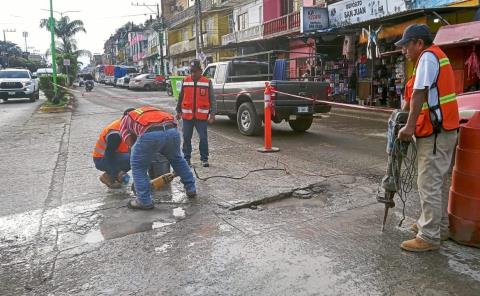 Realizan bacheo en el Boulevard
