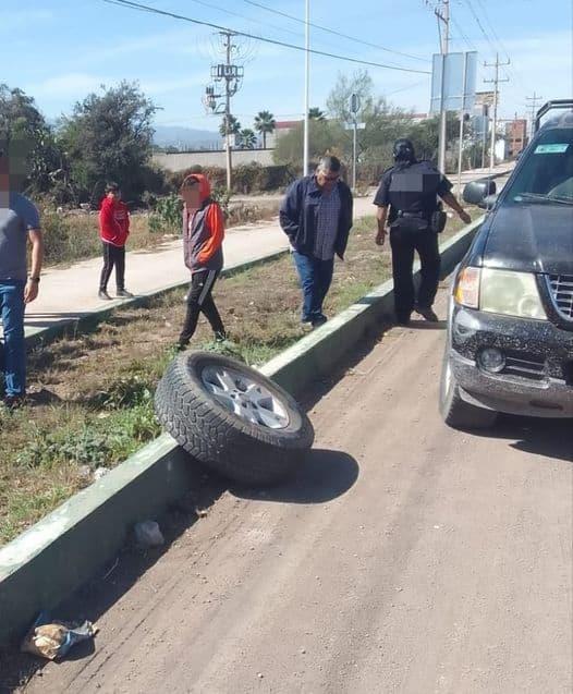 Aparatoso percance vial tuvo una familia