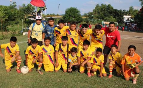 Calzado Robles campeón en fut infantil de la XEW

