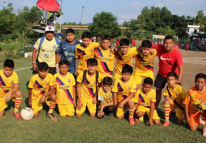 Calzado Robles campeón en fut infantil de la XEW