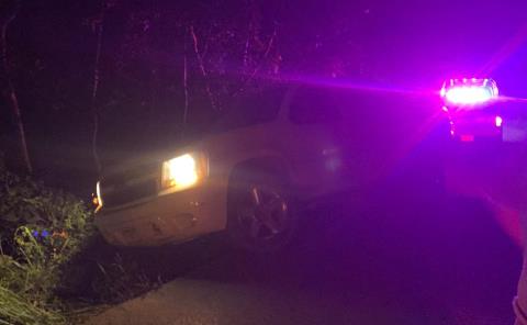 Camioneta salió de la carretera a la altura del CERESO
