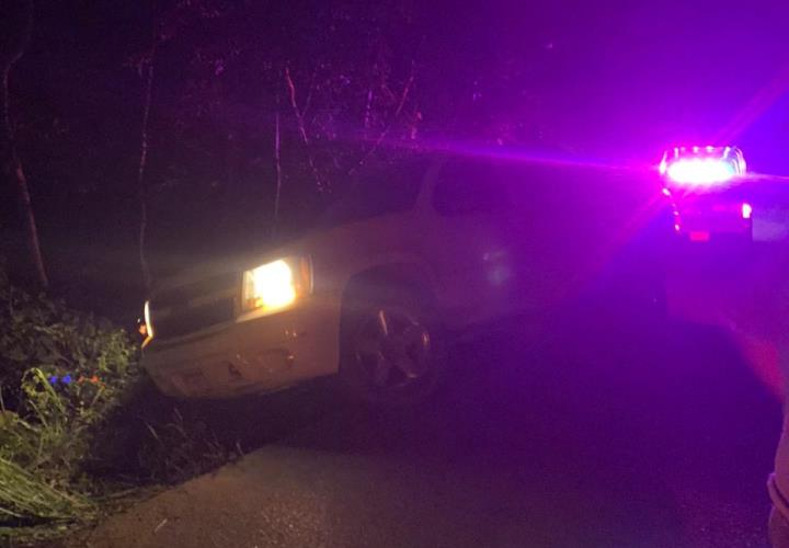 Camioneta salió de la carretera a la altura del CERESO