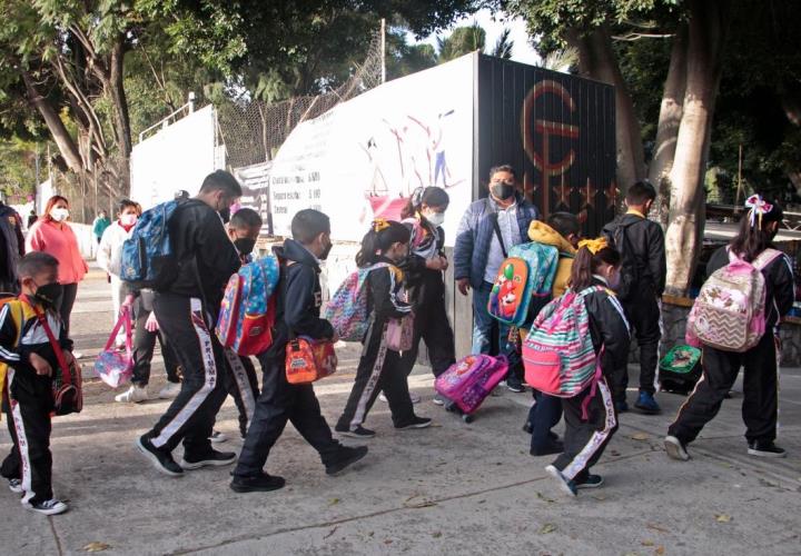 Escuelas mantienen medidas invernales