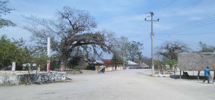 Urgen a indígenas alumbrado y calles