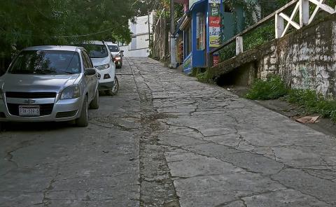 Necesaria rehabilitación en la calle Panteón
