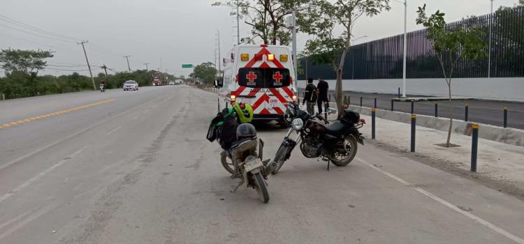 Dos lesionados al derrapar moto