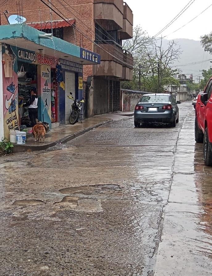 Piden rehabilitar calle en Col. Los Naranjos