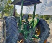 Roban tractor de un rancho