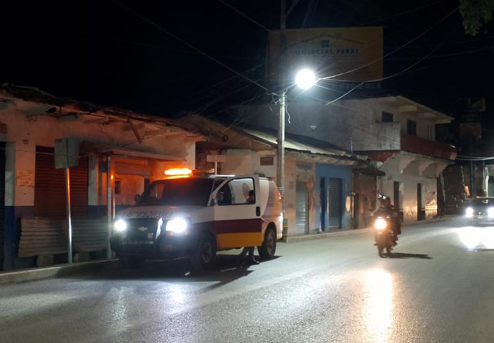 Derrapa motociclista y termina herido en San Maiguel