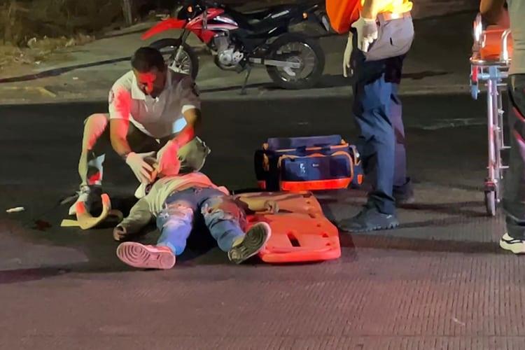 Mujer lesionada   al caer de "moto"