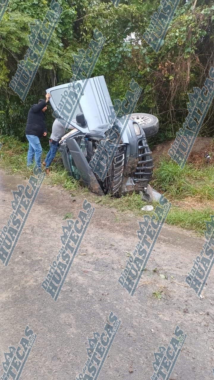 ¡3 lesionados en volcadura!