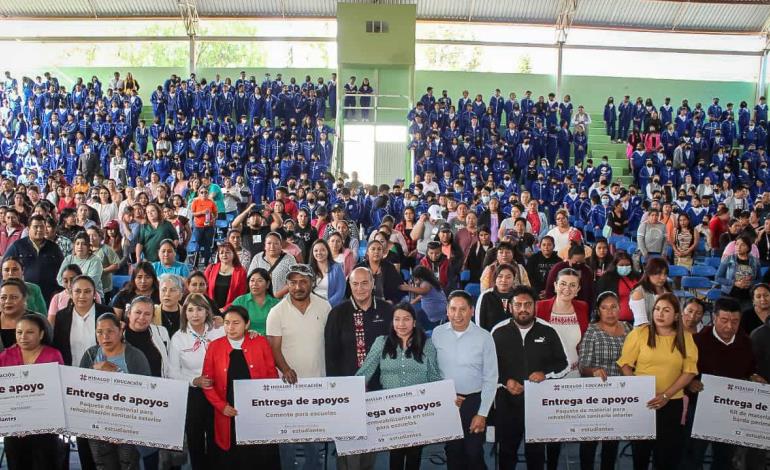 Escuelas de Educación Básica y Media Superior de Zimapán se benefician con infraestructura