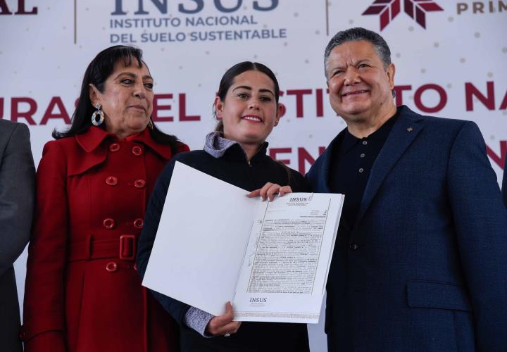 250 familias hidalguenses recibieron títulos de propiedad