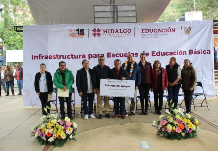 Infraestructura y apoyos educativos en todas las regiones de Hidalgo