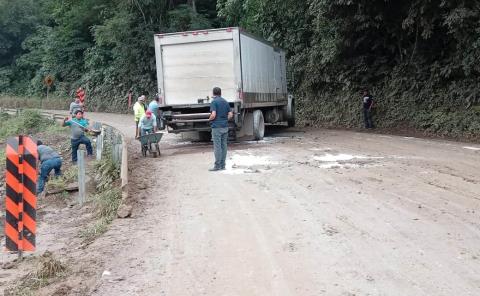 Derrapó camión en Totectila