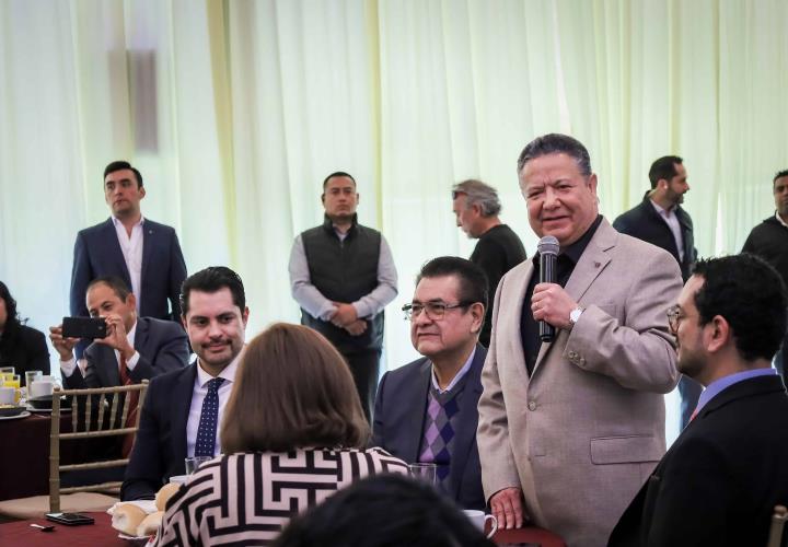 Reconoce Julio Menchaca Salazar el trabajo de periodistas de Hidalgo