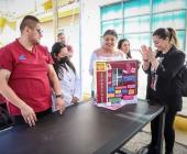 Centro de Salud recibió máquina expendedora de preservativos masculinos
