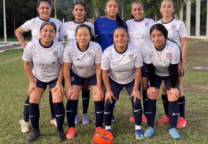 Tercia de juegos ofrece futbol rápido de mujeres