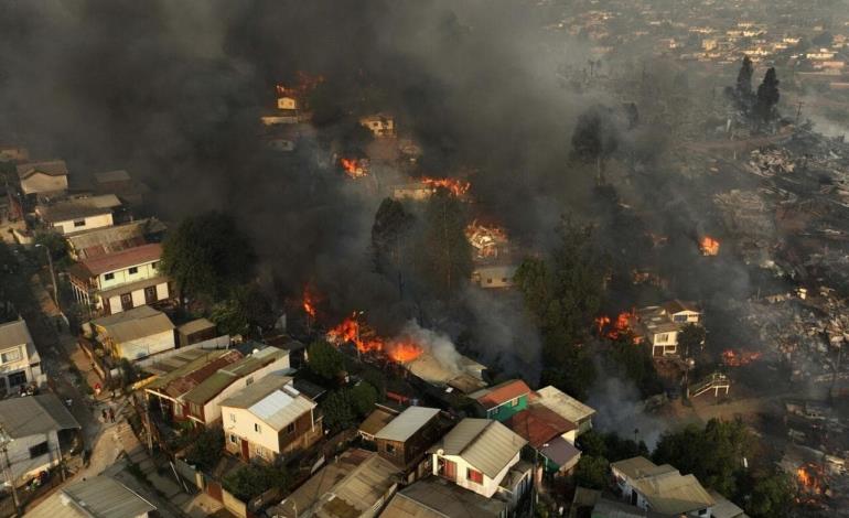 Aumenta a 56 los mu3rt0s por devastadores incendios en Chile