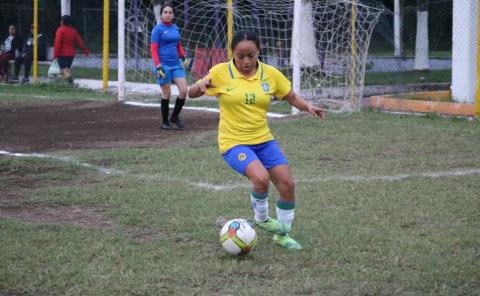 Deportivo Espinoza contra Innovation estelar femenil
