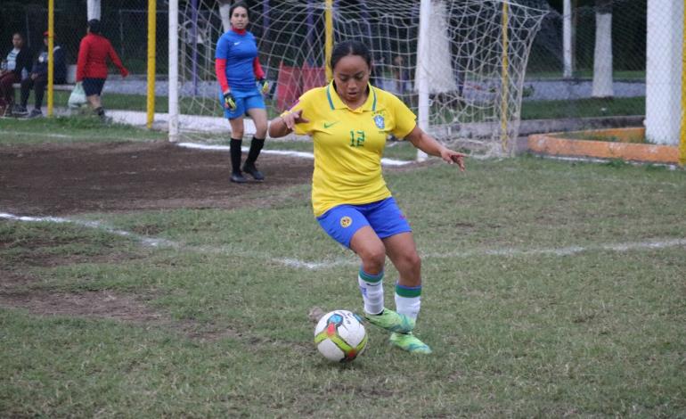 Deportivo Espinoza contra Innovation estelar femenil