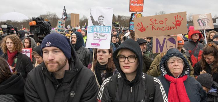 Protestan miles contra la extrema derecha en Berlín