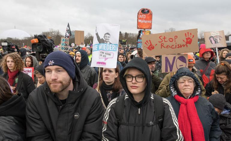 Protestan miles contra la extrema derecha en Berlín