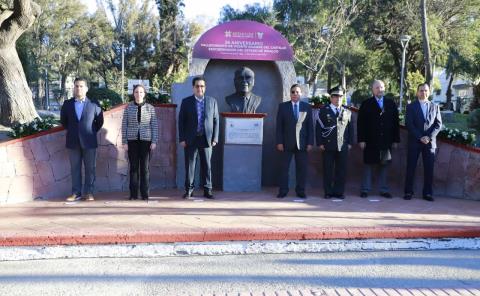 Realizan guardia de honor para conmemorar el fallecimiento del ex gobernador Vicente Aguirre del Castillo