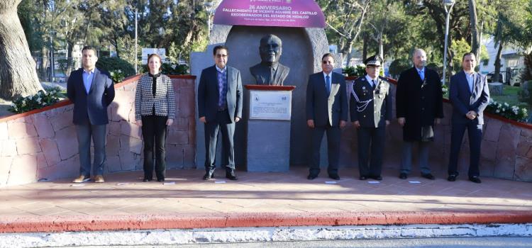 Realizan guardia de honor para conmemorar el fallecimiento del ex gobernador Vicente Aguirre del Castillo