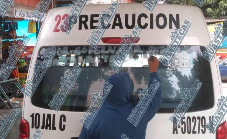 Se manifiestan transportistas en la ruta Jaltocán- Huejutla