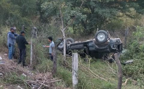 VOLCÓ UNA CAMIONETA