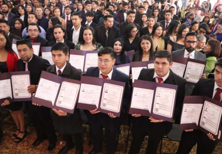 UPT entregó 580 títulos y cédulas profesionales