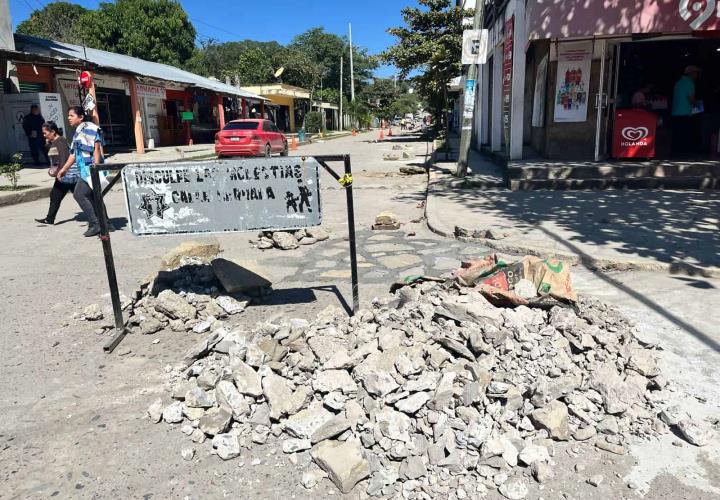 Rehabilitan calles de la zona Centro