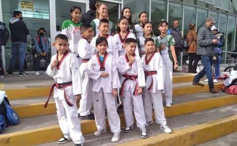 8 campeones rioverdenses en taekwondo 
