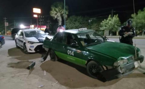 Taxi impactado por vehículo de cafre  
