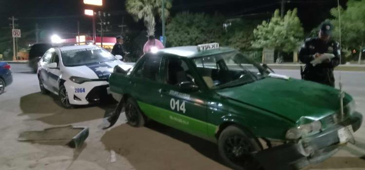 Taxi impactado por vehículo de cafre  