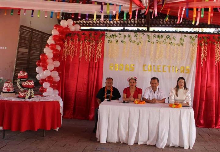 Parejas participaron en bodas colectivas