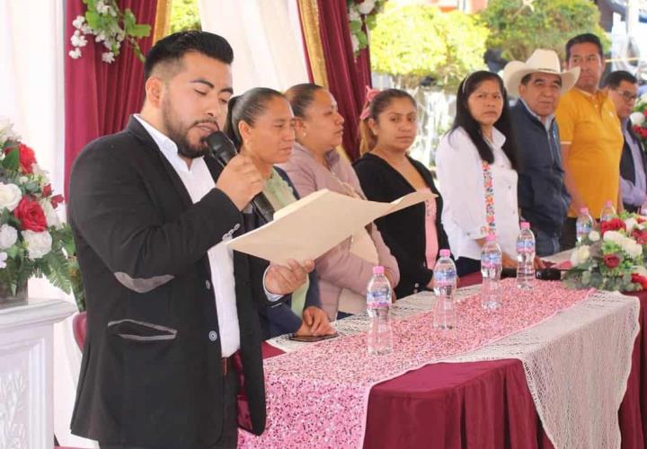 Parejas participaron en bodas colectivas