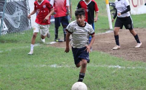 Futbol menor independiente de la Colonia XEW a escena
