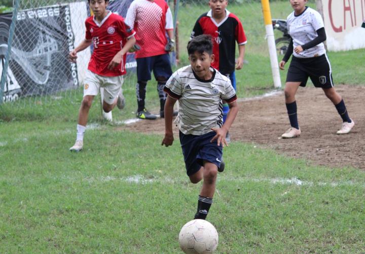 Futbol menor independiente de la Colonia XEW a escena