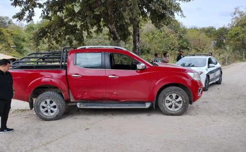 Automóvil chocó contra camioneta