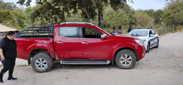 Automóvil chocó contra camioneta