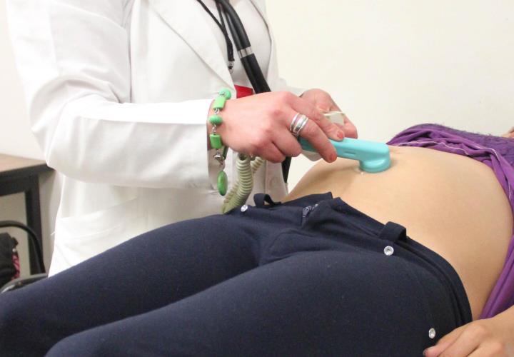 Recomienda SSH acudir de manera oportuna y periódica a consultas de atención prenatal