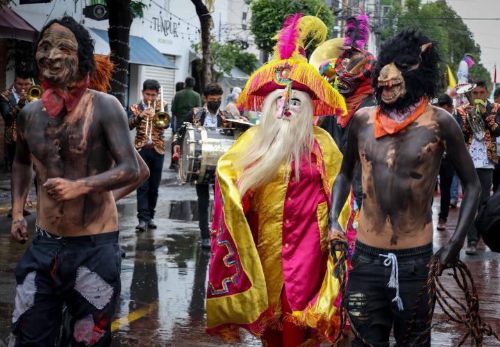 Lluvia de alegría en el Carnaval de Carnavales 2024