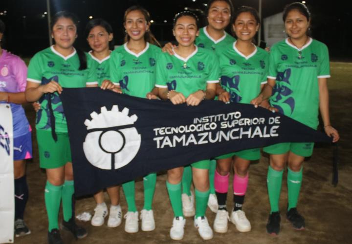 Tercia de juegos en torneo de fut femenil