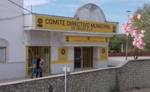 Oficina del PRD... ¿se roba el agua?